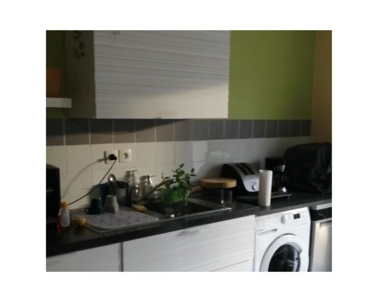 avant-cuisine-vieux meubles-peinture défraîchie