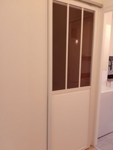 décoration par une porte coulissante style atelier